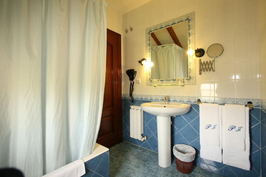 Posada El Jardin Santillana del Mar Room photo